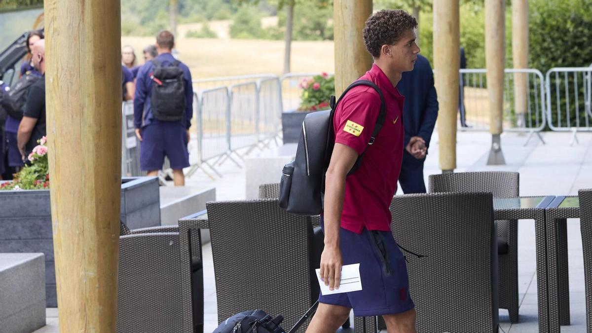 Góc Nhìn GG88: Mundo Deportivo: Hamza ở căn hộ Barca, đi bộ tới lui sân tập